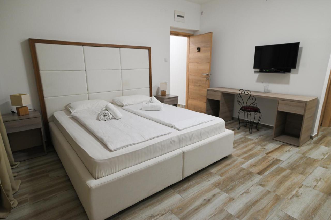 Twenty Park Aparthotel Kikinda Exteriör bild