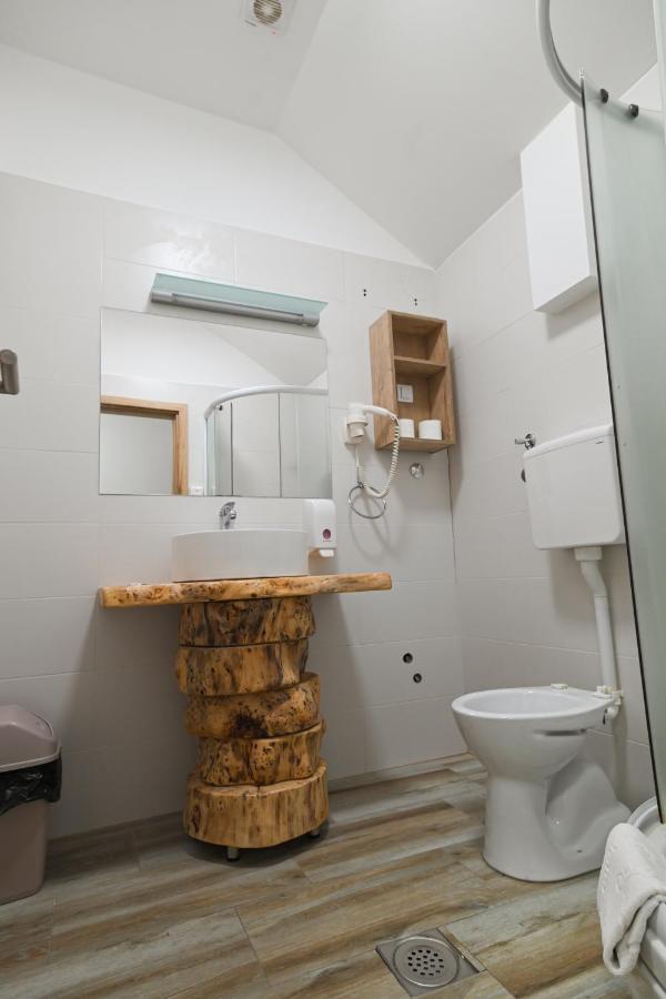 Twenty Park Aparthotel Kikinda Exteriör bild